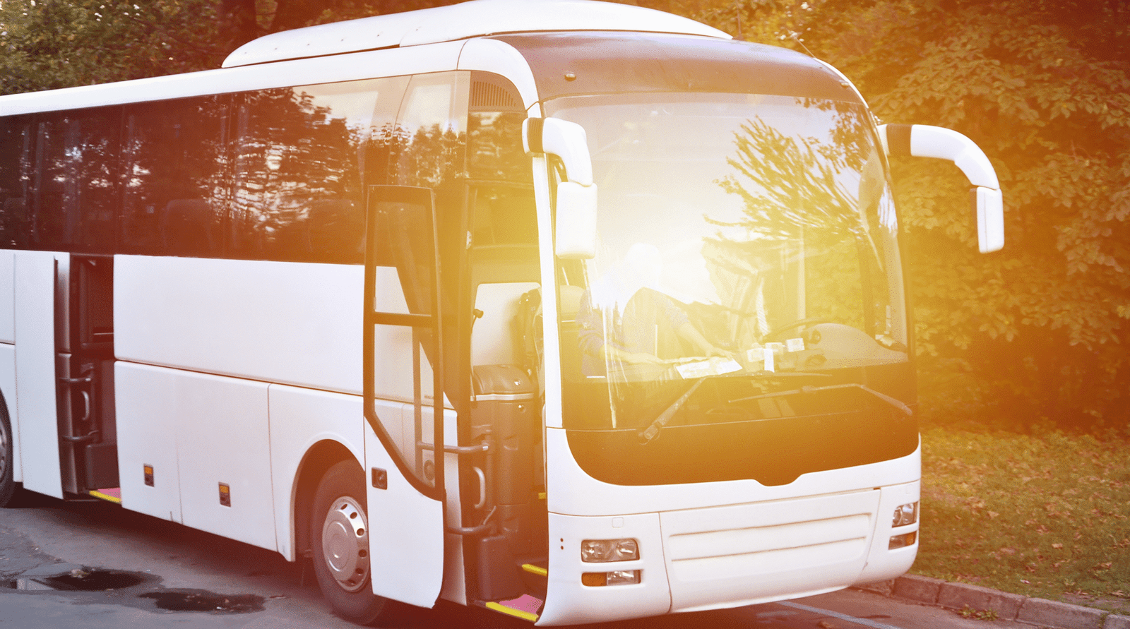 white-tourist-bus-for-excursions-the-bus-is-parke-2025-04-02-21-02-44-utc